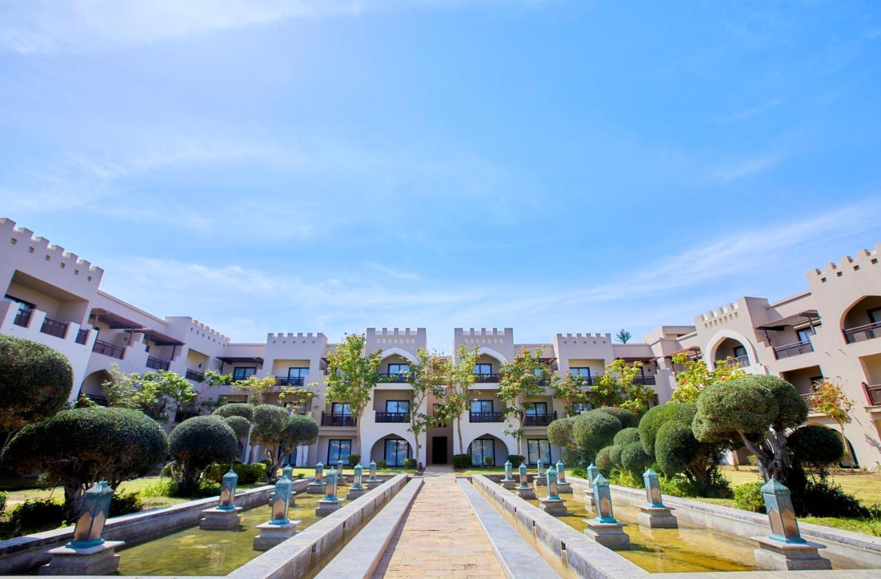 Pickalbatros Sands Port Ghalib Exterior photo The resort's main entrance