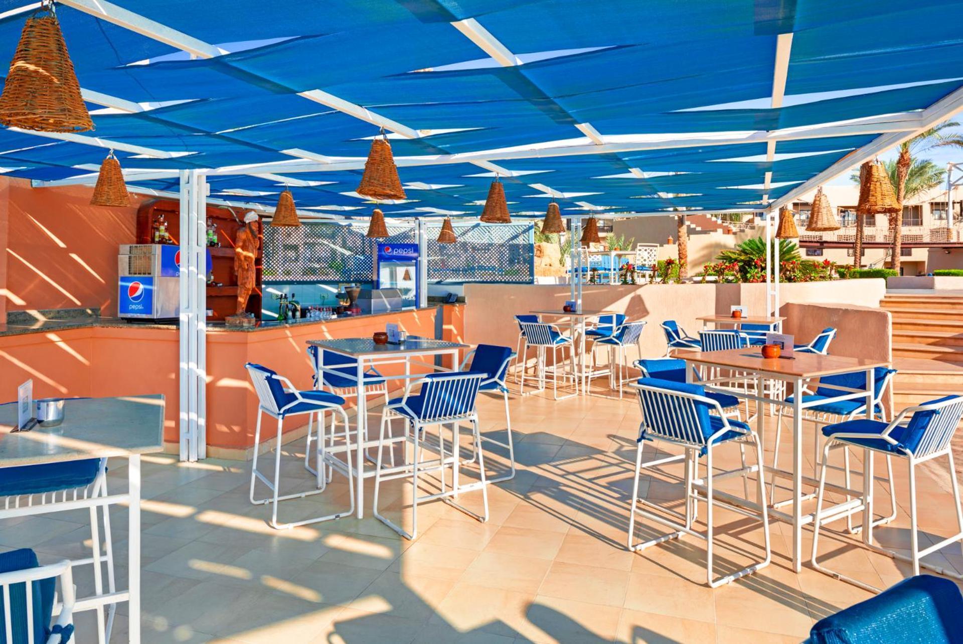 Pickalbatros Sands Port Ghalib Exterior photo The pool bar at the Sheraton Jumeirah