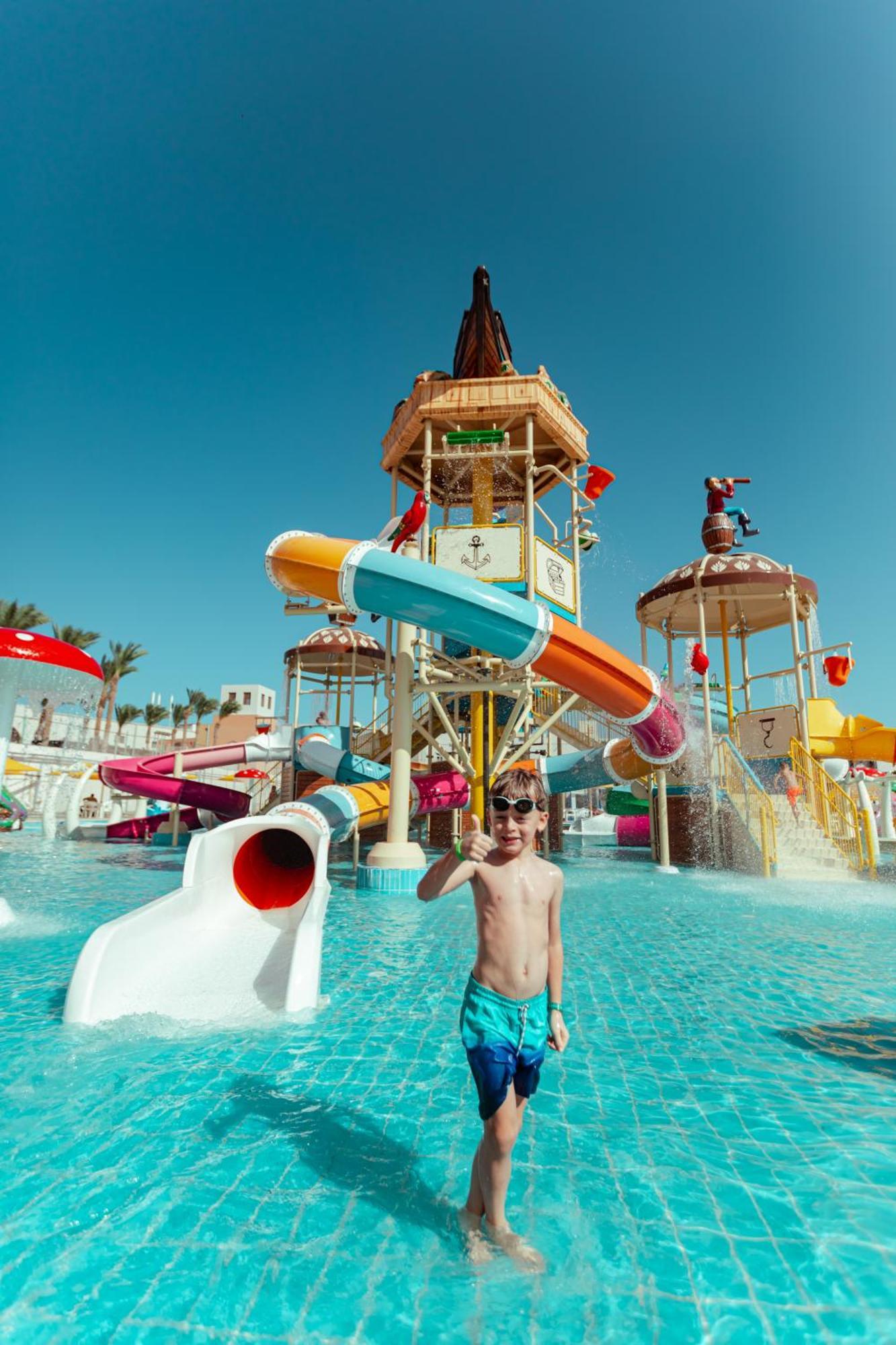 Pickalbatros Sands Port Ghalib Exterior photo The water park